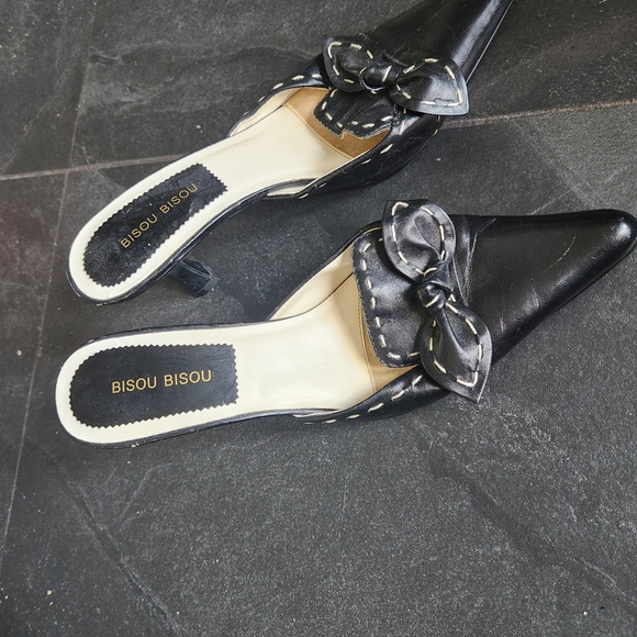 Bisou Bisou Black Heels with Elegant Ruched Design - Picture 5 of 6